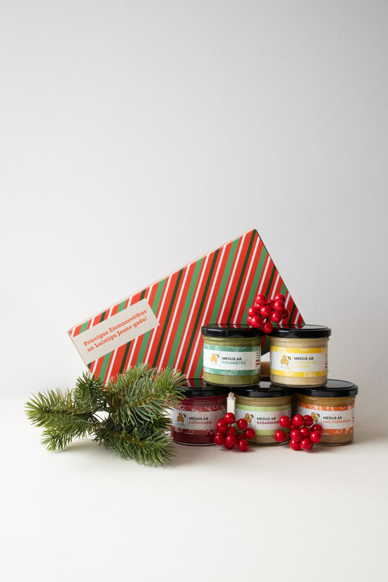Dāvanu komplekts “Piecas ziemas garšas"