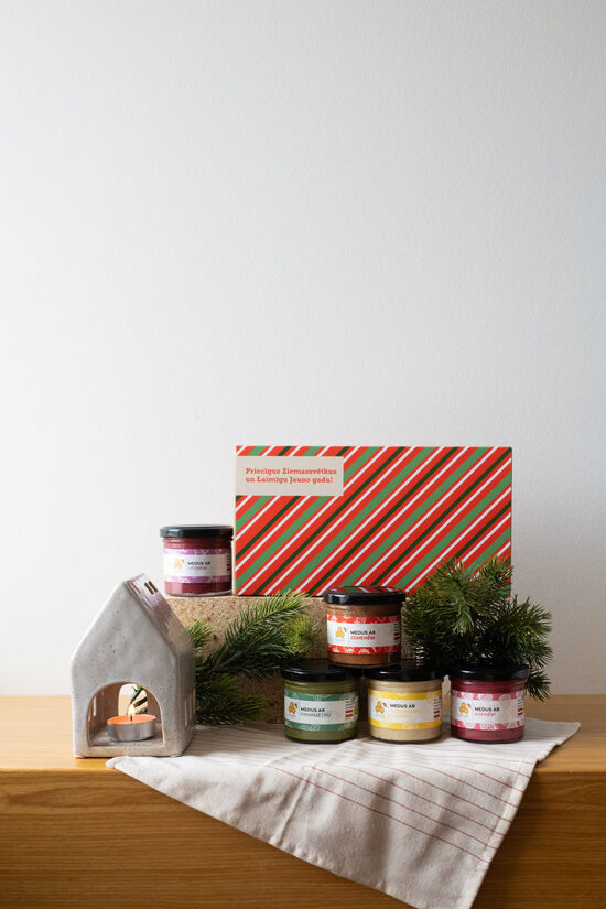 Dāvanu komplekts "Siltās Garšas Ziemassvētkos"